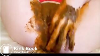 SCAT - Sexy girls Pooping 9