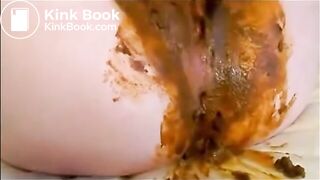 SCAT - Sexy girls Pooping 9