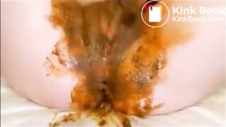 SCAT - Sexy girls Pooping 9