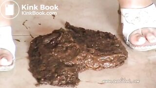 SCAT - Sexy girls Pooping 16