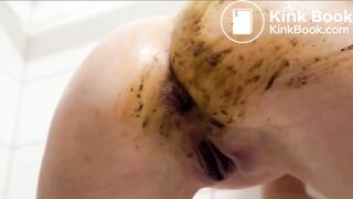 SCAT - Sexy girls Pooping 17