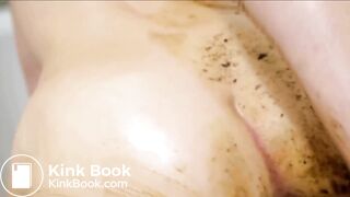 SCAT - Sexy girls Pooping 17