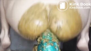 SCAT - Sexy girls Pooping 11