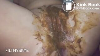 SCAT - Sexy girls Pooping 11