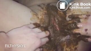 SCAT - Sexy girls Pooping 11