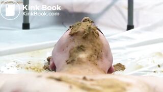 SCAT - Sexy girls Pooping 12