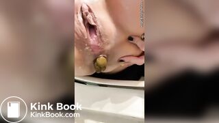 SCAT - Sexy girls Pooping 5