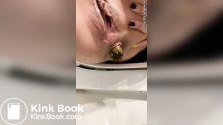 SCAT - Sexy girls Pooping 5