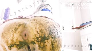 SCAT - Sexy girls Pooping 17