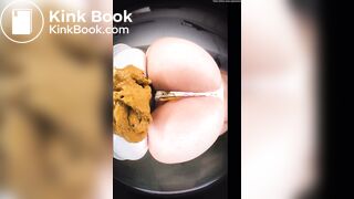 SCAT - Sexy girls Pooping 2