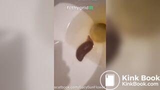 SCAT - Sexy girls Pooping 12