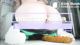 SCAT - Sexy girls Pooping 12