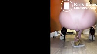 SCAT - Sexy girls Pooping 18