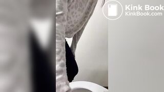 SCAT - Sexy girls Pooping 5