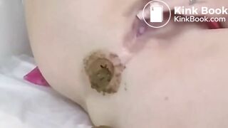 SCAT - Sexy girls Pooping 18