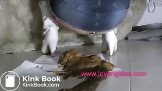 SCAT - Sexy girls Pooping 8