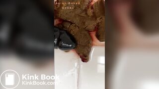 SCAT - Sexy girls Pooping 12