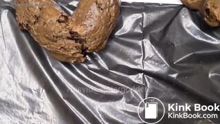 SCAT - Sexy girls Pooping 13