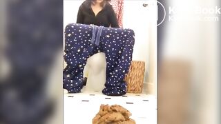 SCAT - Sexy girls Pooping 16