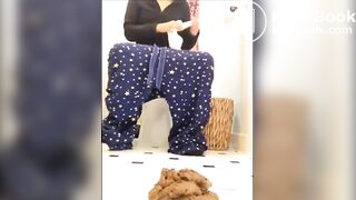 SCAT - Sexy girls Pooping 16