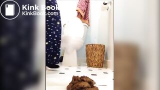 SCAT - Sexy girls Pooping 16