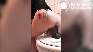 SCAT - Sexy girls Pooping 14