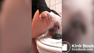SCAT - Sexy girls Pooping 14