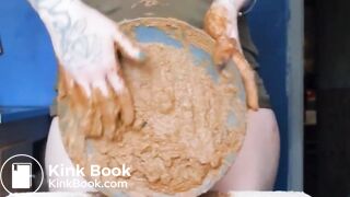SCAT - Sexy girls Pooping 13
