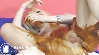 SCAT - Sexy girls Pooping 8