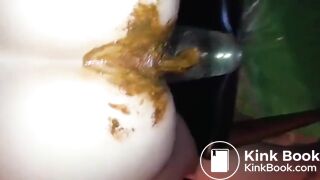 SCAT - Sexy girls Pooping 16