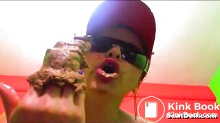 SCAT - Sexy girls Pooping 11