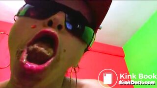 SCAT - Sexy girls Pooping 11