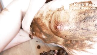 SCAT - Sexy girls Pooping 12