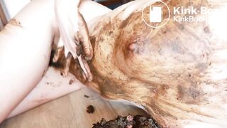 SCAT - Sexy girls Pooping 12