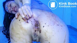 SCAT - Sexy girls Pooping 17