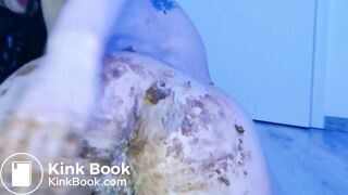 SCAT - Sexy girls Pooping 17