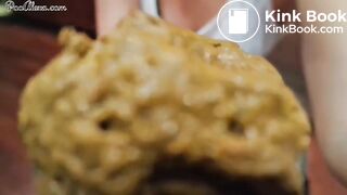 SCAT - Sexy girls Pooping 18