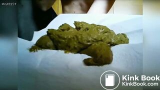 SCAT - Sexy girls Pooping 12