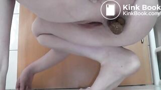 SCAT - Sexy girls Pooping 14