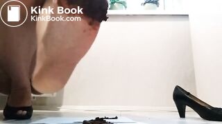 SCAT - Sexy girls Pooping 17