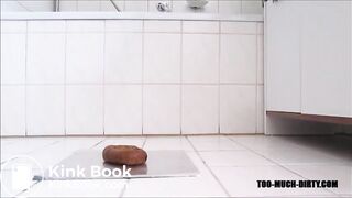 SCAT - Sexy girls Pooping 18