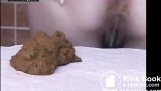 SCAT - Sexy girls Pooping 19