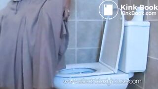 SCAT - Sexy girls Pooping 16