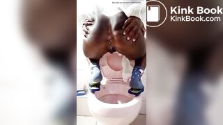 SCAT - Sexy girls Pooping 13