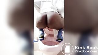 SCAT - Sexy girls Pooping 13