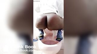 SCAT - Sexy girls Pooping 13