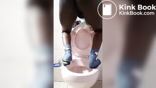 SCAT - Sexy girls Pooping 13