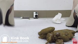 SCAT - Sexy girls Pooping 18