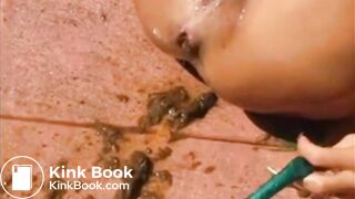 SCAT - Sexy girls Pooping 16