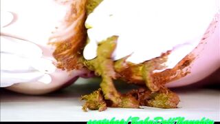 SCAT - Sexy girls Pooping 19